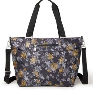 Baggallini Avenue Tote out of print snowflake pattern
